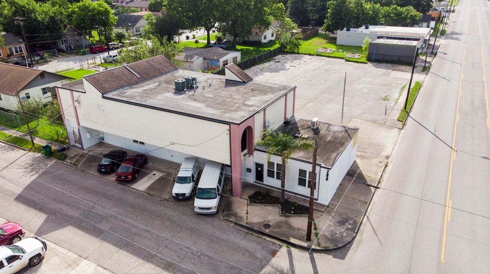 More Photos Of 200 E Texas Ave, Baytown Freestanding For Lease