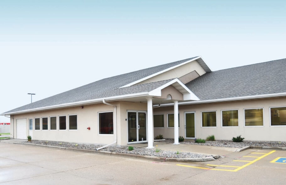 More Photos Of 1402 43rd St S, Fargo Office For Lease