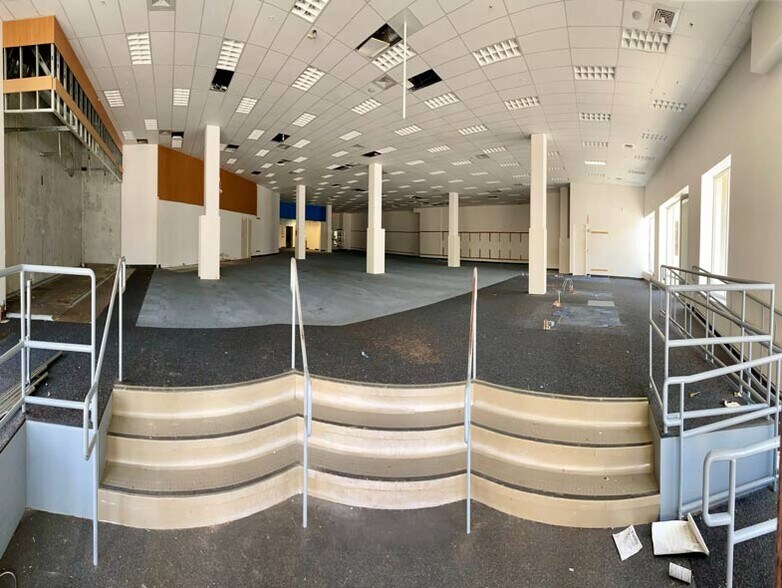 More Photos Of 1760 Ocean Ave, San Francisco Freestanding For Lease