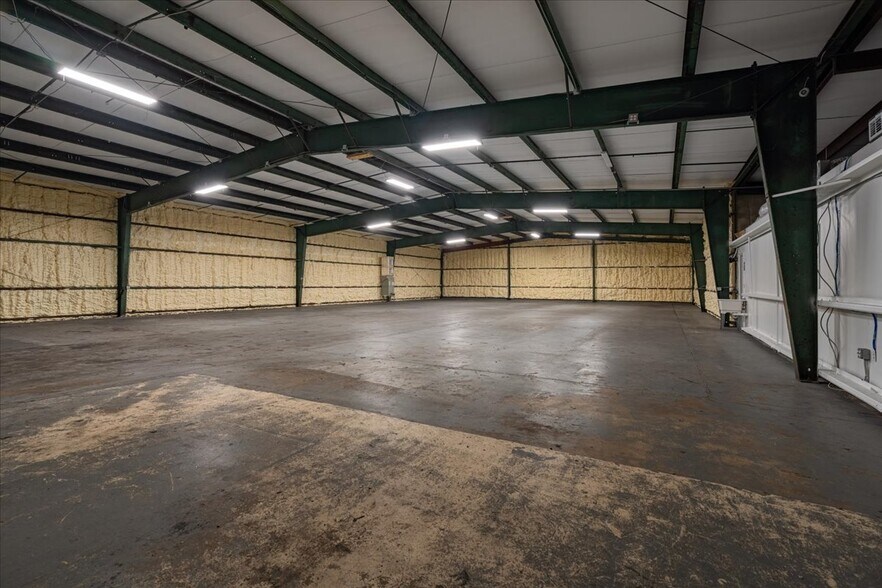 More Photos Of 3143 W Tharpe St, Tallahassee Warehouse For Lease