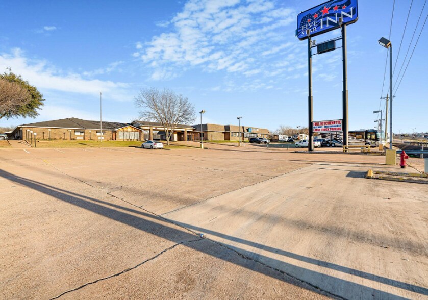More Photos Of 2701 S Burleson Blvd, Burleson Hotel For Sale