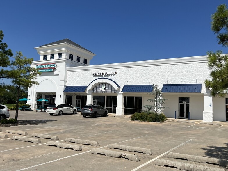 More Photos Of 1444-1468 N Kelly Dr, Edmond Storefront Retail Office For Sale