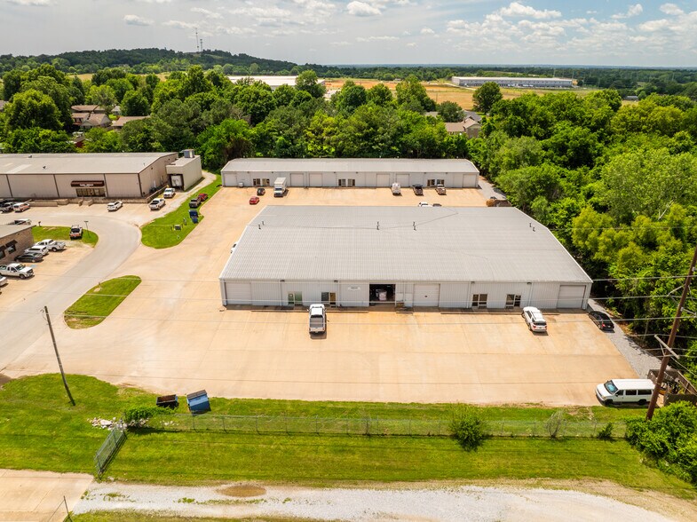 More Photos Of 1086 Athens Ave, Bethel Heights Warehouse For Lease