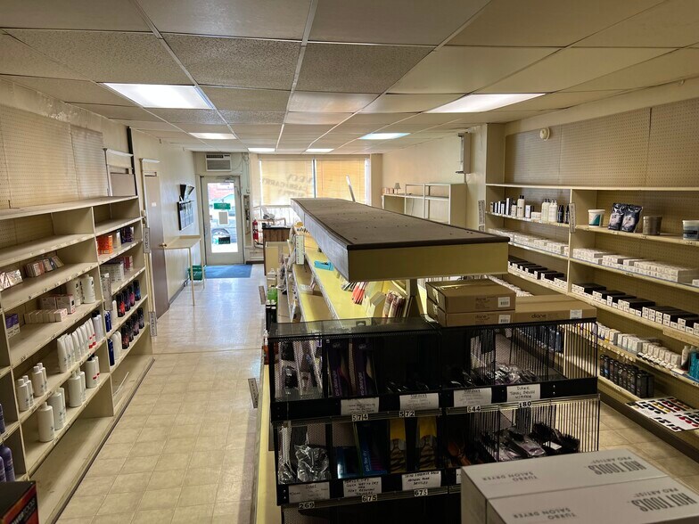 More Photos Of 665-667 W Market St, York Storefront Retail Residential For Sale