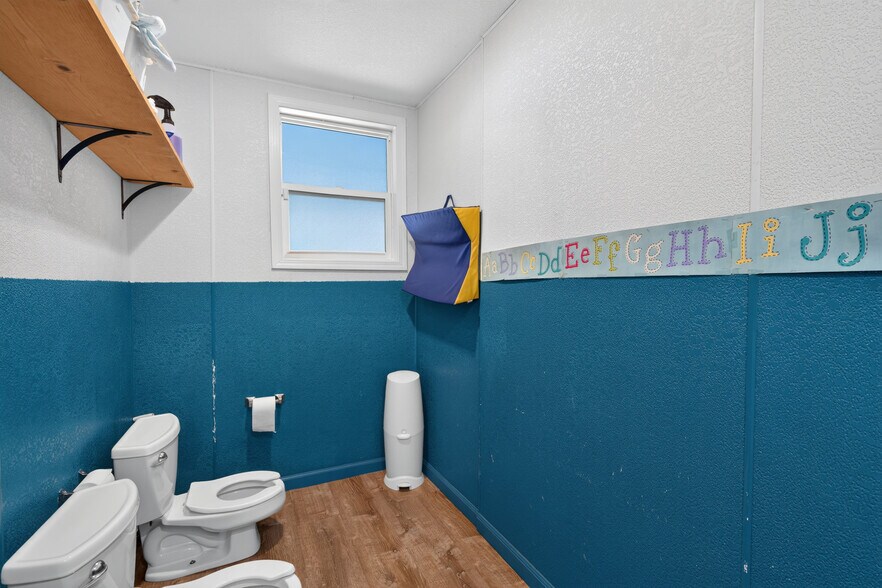 More Photos Of 530 N Cloverdale Blvd, Cloverdale Specialty For Sale