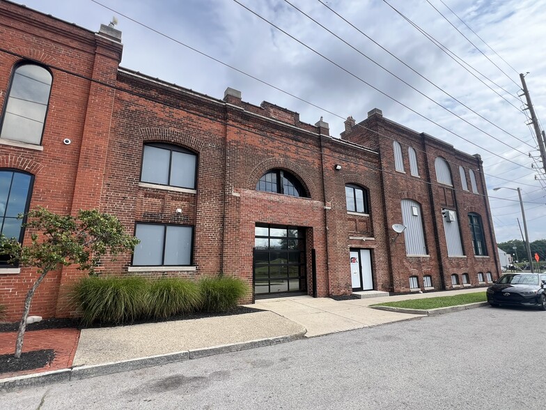 Primary Photo Of 930 Daly St, Indianapolis Office For Sale