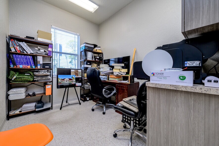 More Photos Of 6800-6810 Mariner Blvd, Spring Hill Office For Sale