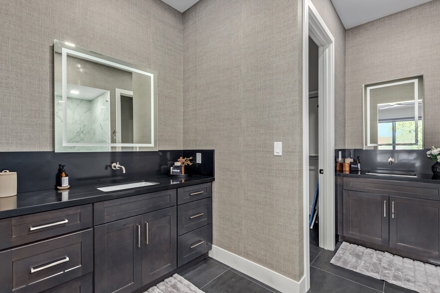 More Photos Of 4238 N Craftsman Ct, Scottsdale Freestanding For Sale