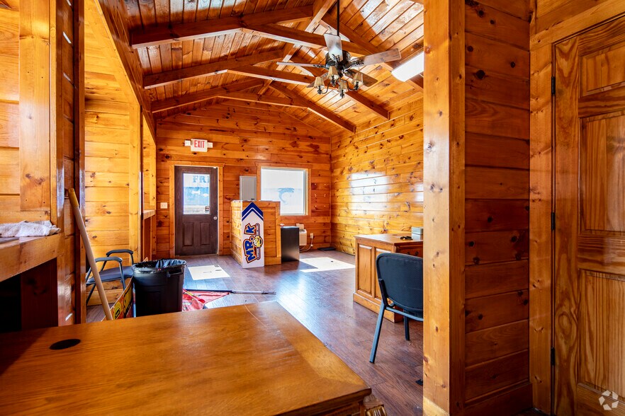 More Photos Of 605 S Wall St, Calhoun Carwash For Sale