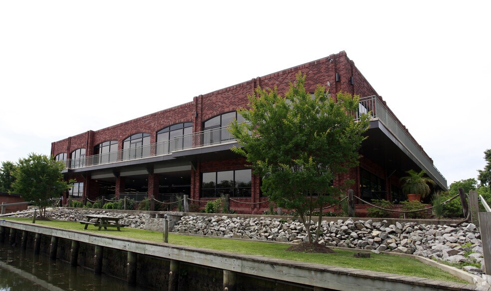 More Photos Of 13200 Marina Way, Woodbridge Office For Lease