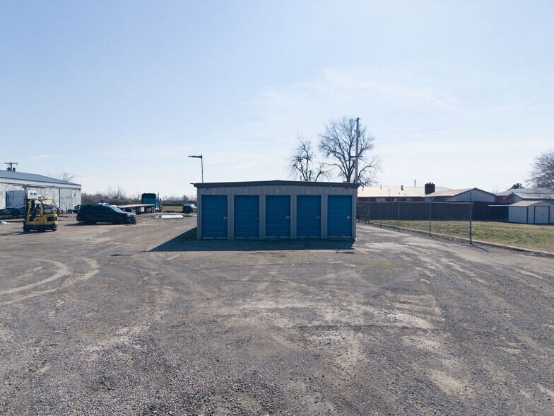 More Photos Of 739 S Walnut St, Steele Self Storage For Sale