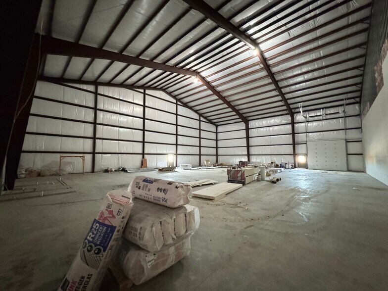 More Photos Of 5700 Eastside Parkway Dr, Gas City Light Distribution For Lease