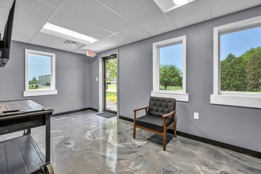 More Photos Of 3027 Nationwide Pky, Brunswick Warehouse For Lease