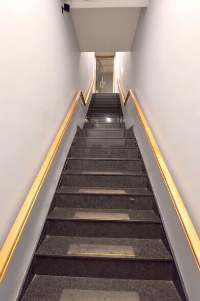 More Photos Of 9-15 38th Ave, Long Island City Warehouse For Lease