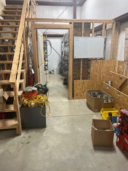 More Photos Of 19 Crane Ave, Greenville Warehouse For Sale