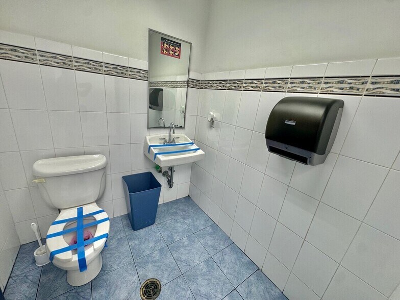 More Photos Of 130 Sheridan Blvd, Inwood Warehouse For Lease