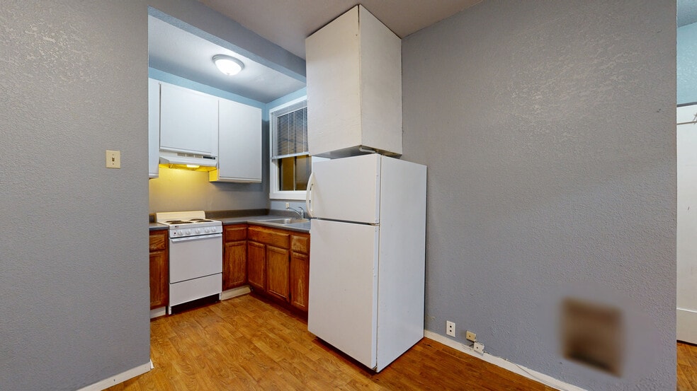 More Photos Of 498 25th St, Oakland Apartments For Sale