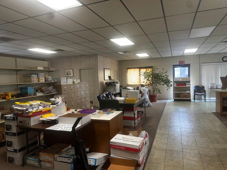 More Photos Of 852 W 5th St, Washington Storefront Retail Office For Sale