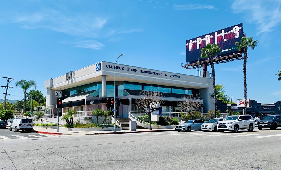 More Photos Of 17404 Ventura Blvd, Encino Office For Lease