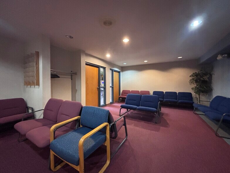 More Photos Of 501 E Cummins St, Tecumseh Medical For Sale