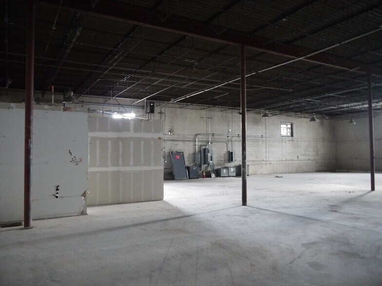 More Photos Of 890 Navajo St, Denver Warehouse For Lease