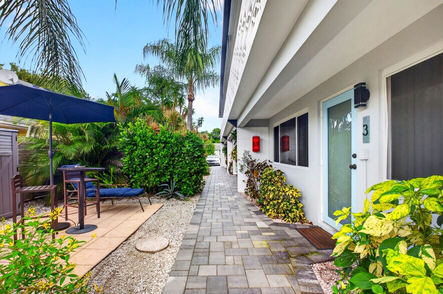 More Photos Of 309 S Palmway, Lake Worth Beach Multifamily For Sale