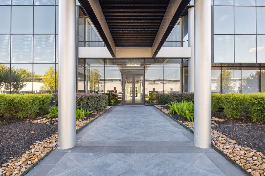 More Photos Of 11000 Richmond Ave, Houston Office For Lease