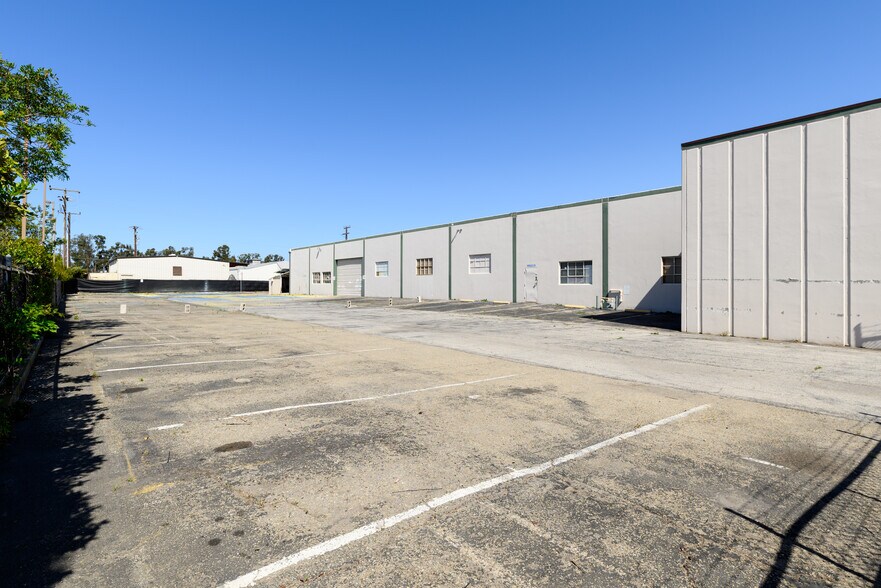 More Photos Of 2221 Statham Blvd, Oxnard Warehouse For Sale