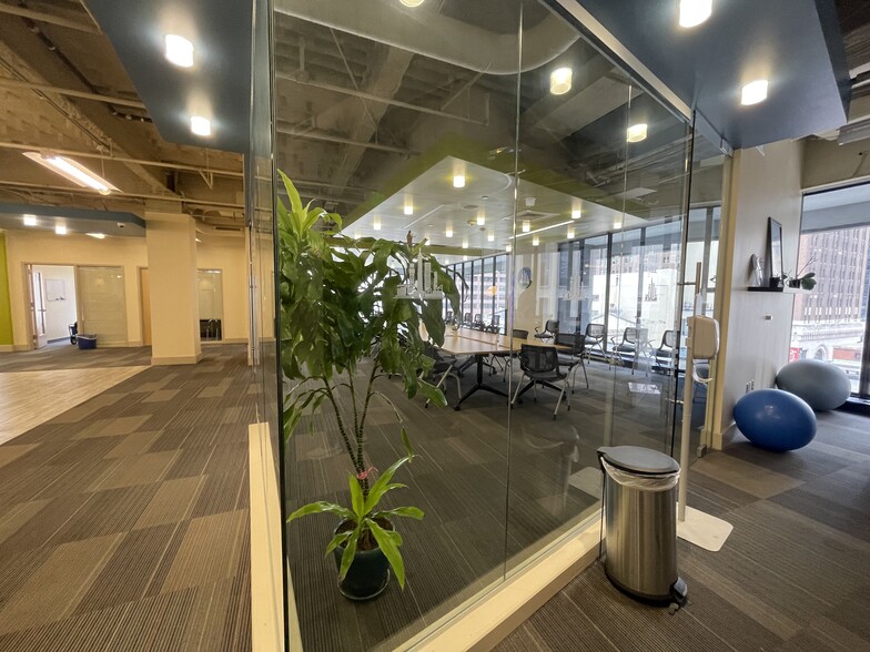 More Photos Of 20 S Charles St, Baltimore Office For Sale