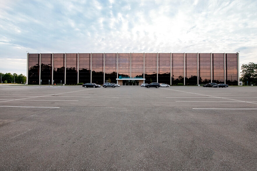 More Photos Of 1 American Rd, Brooklyn Distribution For Lease