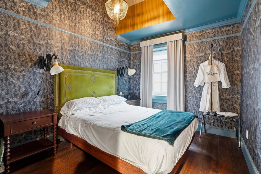 More Photos Of 140 N 2nd St, Philadelphia Hotel For Sale