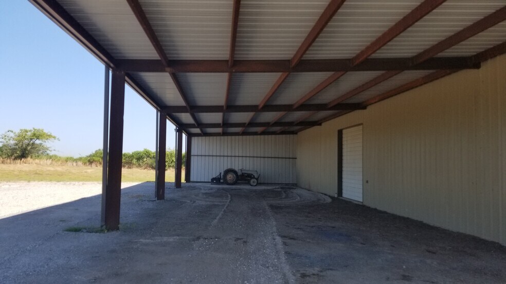 More Photos Of 3701 US Highway 81, Marlow Warehouse For Lease