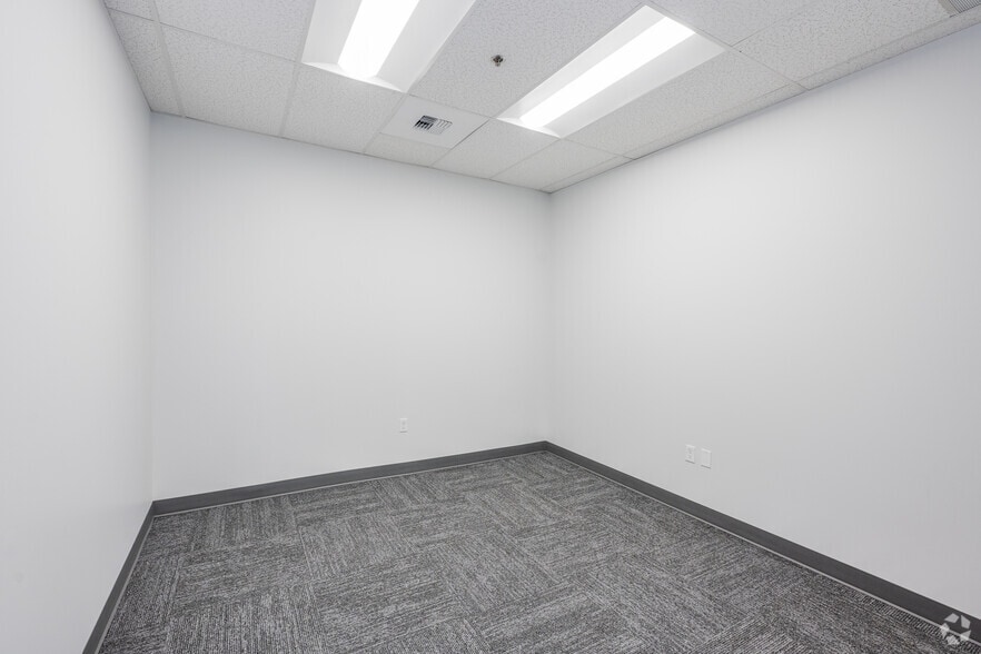 More Photos Of 7817 S 210th St, Kent Unknown For Lease