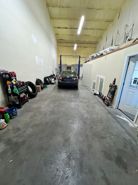 More Photos Of 1404 Hamlin Ave, Saint Cloud Warehouse For Lease