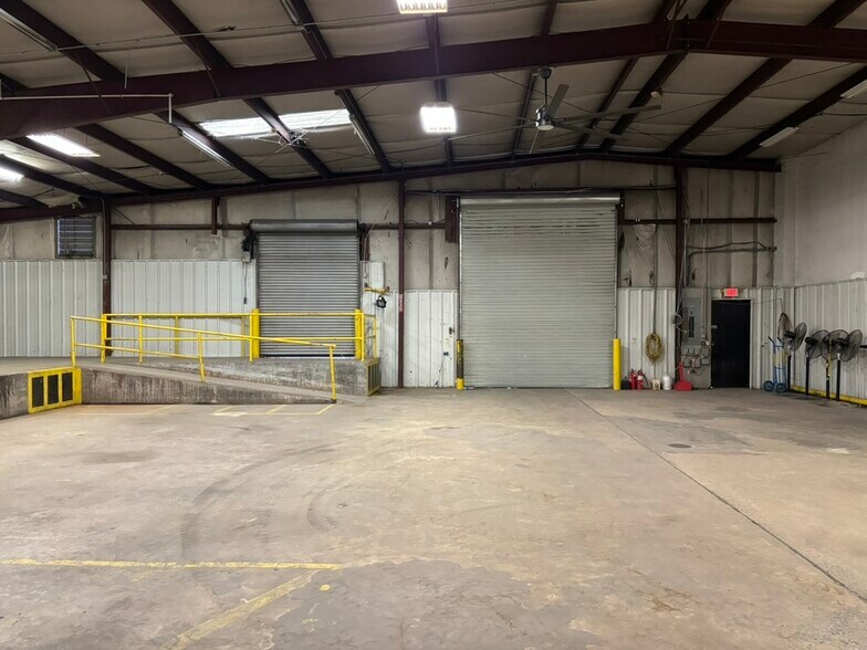 More Photos Of 1189 Joe Frank Harris Pky, Cartersville Showroom For Lease