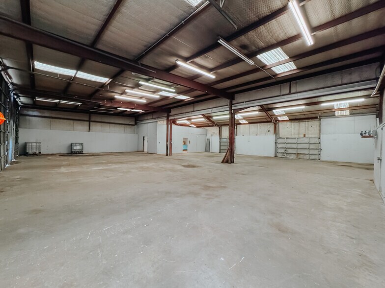 More Photos Of 932 Phife Rd, Corsicana Warehouse For Sale