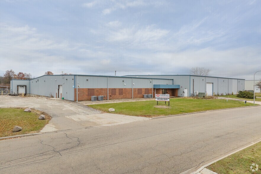 More Photos Of 740 Schneider Dr, South Elgin Manufacturing For Sale