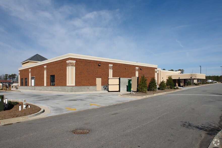 More Photos Of 105 St. Stephens Ct, Tyrone Freestanding For Lease