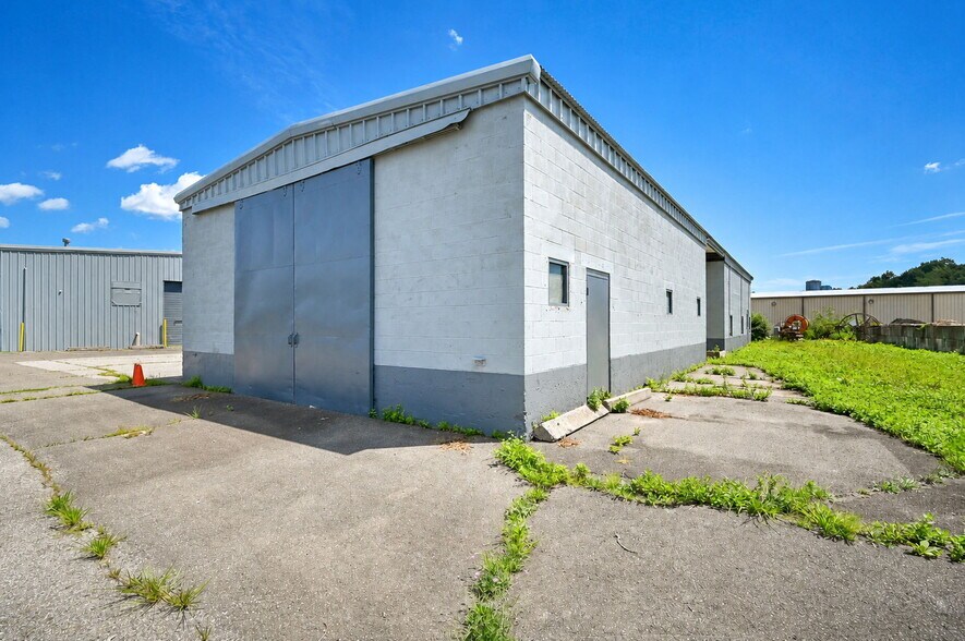 More Photos Of 481 Sullivan Ave, South Windsor Manufacturing For Lease