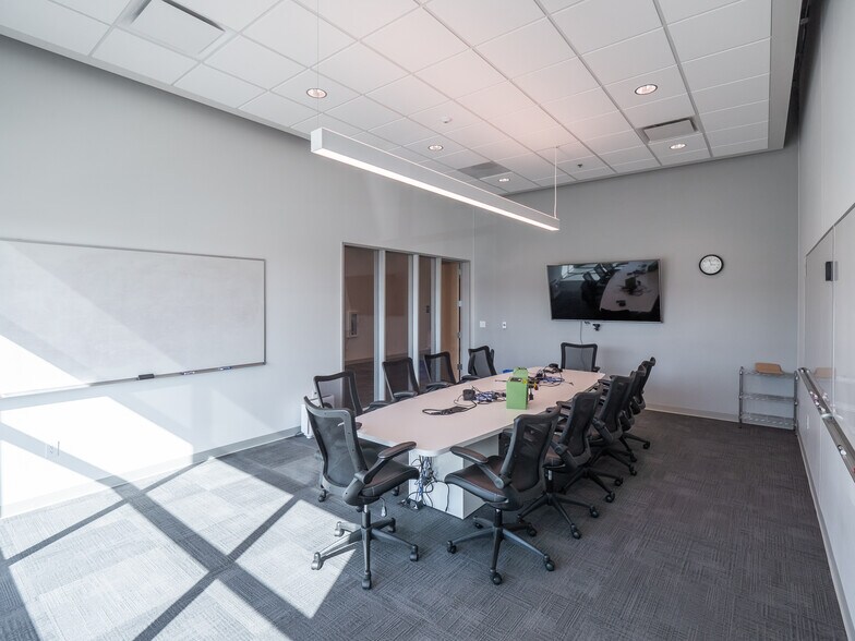 More Photos Of 3101 Eagles Nest St, Round Rock Flex For Lease