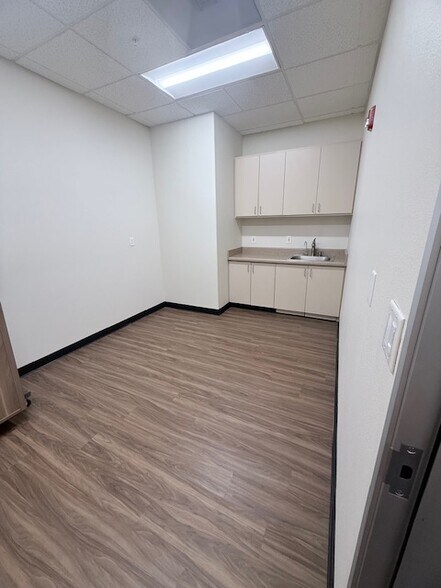 More Photos Of 1887 Monterey Hwy, San Jose Flex For Lease