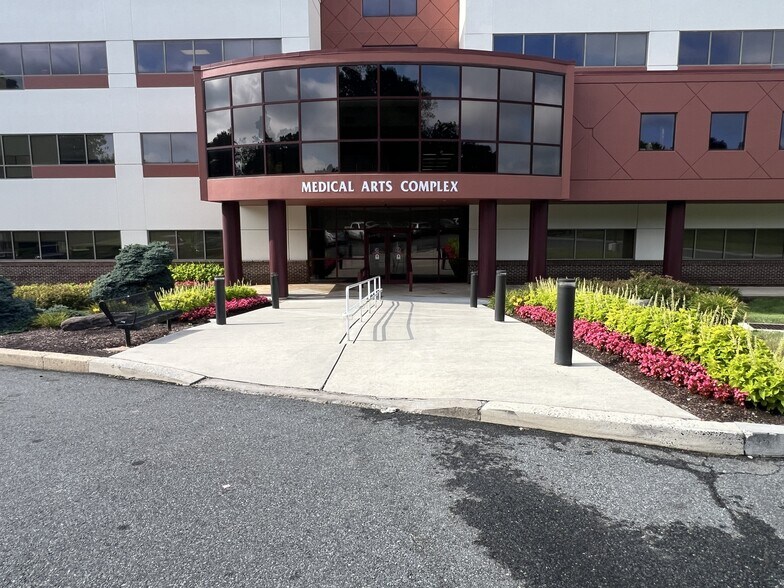 More Photos Of 700 W Lea Blvd, Wilmington Medical For Sale