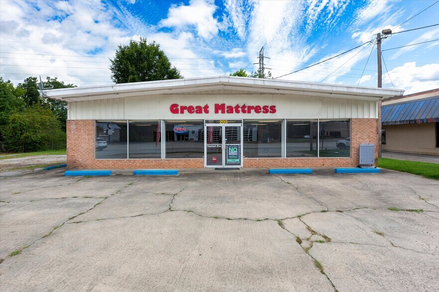 Primary Photo Of 203 Hillcrest Dr, Laurens Storefront Retail Office For Lease