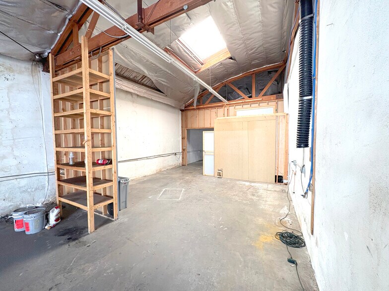 More Photos Of 2315-2319 E 8th St, Los Angeles Warehouse For Lease