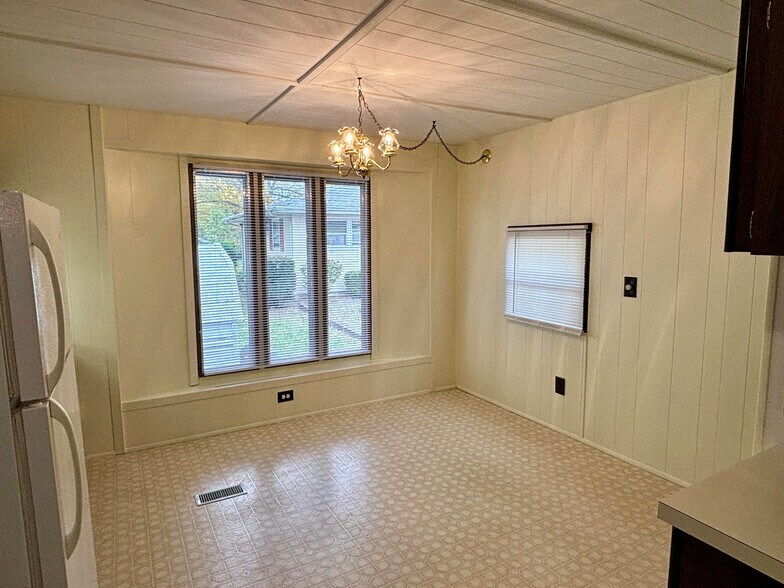 More Photos Of 521 S Emmett St, Virden Manufactured Housing Mobile Home Park For Sale