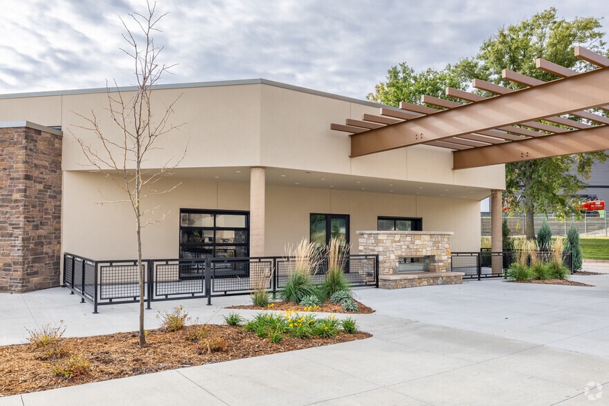 More Photos Of 606-780 N 114th St, Omaha Unknown For Lease