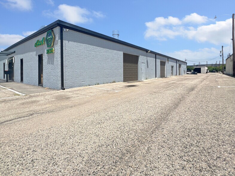 More Photos Of 2622 National Dr, Garland Warehouse For Sale