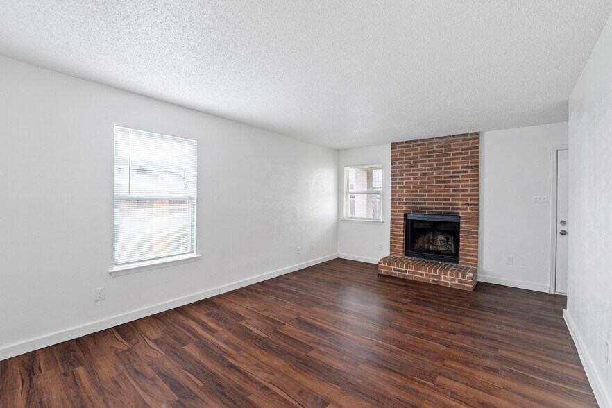 More Photos Of 6913 Wentworth Dr, Austin Multifamily For Sale