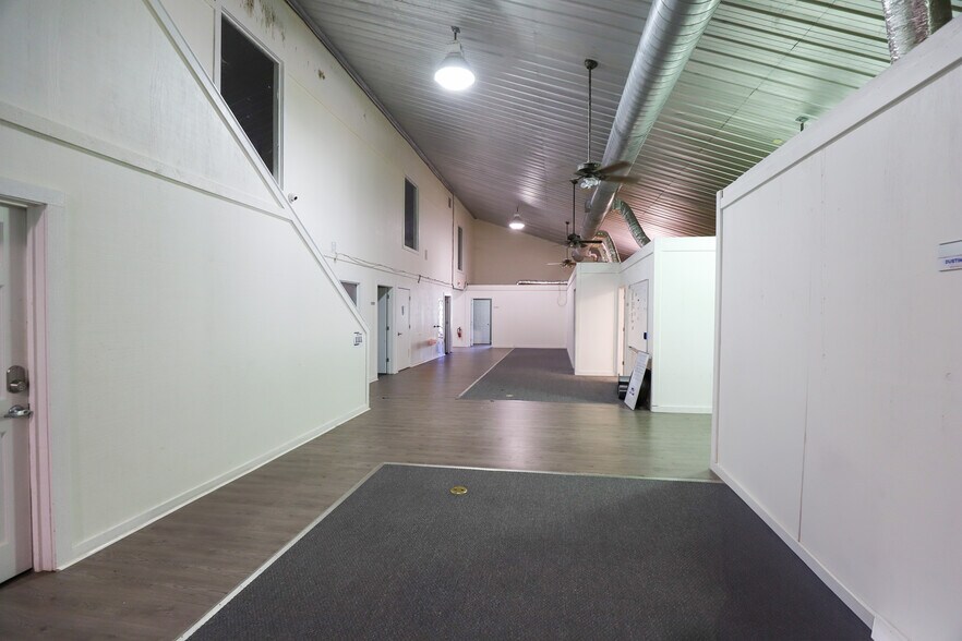 More Photos Of 13723 NW US Highway 441, Alachua General Retail For Lease