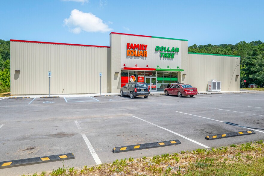 More Photos Of 3200 Main St, Altoona Storefront For Sale